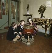  - Maria Luisa Righini Bonelli with two young visitors in the meteorological instruments room