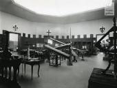 The National History of Science Exhibition (1929) - View of the hall devoted to Florentine science with Amici's telescope, the Lorraine's mechanical instruments and, on the right, Rinaldini quadrant (Accademia del Cimento) 