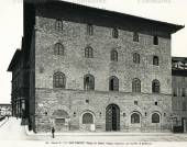 The Museo Nazionale di Storia delle Scienze: 1930-1945 - Palazzo Castellani, seat of the Museo Galileo starting from May 1930, in a photo taken prior to 1934. At its inauguration, the collections were exhibited only on the ground floor. The first-floor rooms were added only in 1933