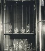 Il Museo Nazionale di Storia delle Scienze: 1930-1945 - Vetrina con i vetri dell’Accademia del Cimento